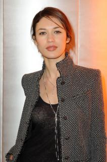 Olga Kurylenko [1996x3000] [1052.98 kb]