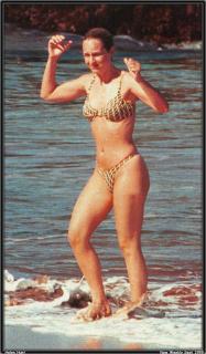Helen Hunt dans Bikini [660x1124] [131.6 kb]
