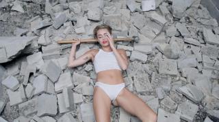Miley Cyrus [1074x604] [114.54 kb]