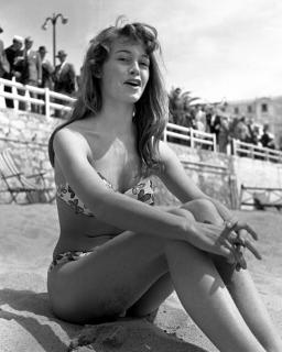 Brigitte Bardot [3543x4422] [1180.13 kb]