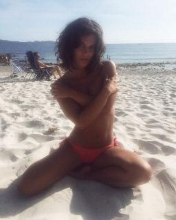 María Araújo Úbeda en Topless [768x960] [137.46 kb]