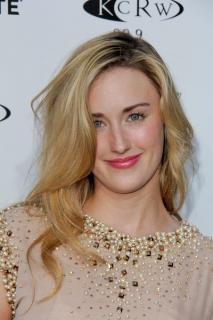 Ashley Johnson [400x600] [64.6 kb]