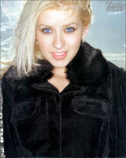 Christina Aguilera [957x1200] [180.33 kb]