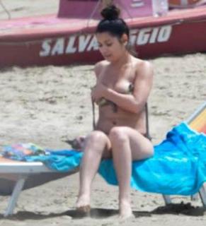 Alessia Macari dans Bikini [750x822] [72.34 kb]