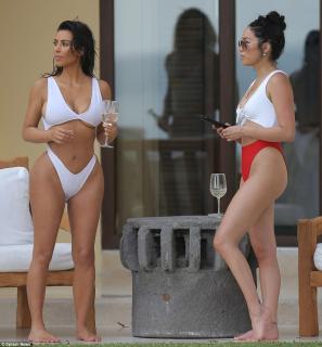 Kim Kardashian [962x1036] [187.95 kb]