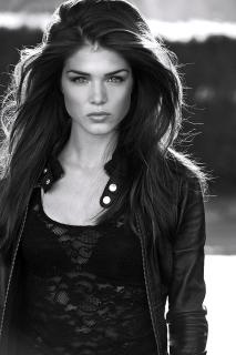 Marie Avgeropoulos [600x900] [146.41 kb]