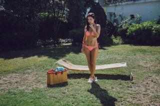 Ivana Baquero dans Bikini [2000x1333] [508.01 kb]