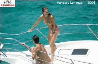 Vanesa Lorenzo in Topless [1000x657] [99.21 kb]