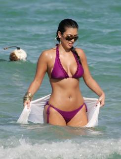 Kim Kardashian na Bikini [1060x1380] [133.42 kb]