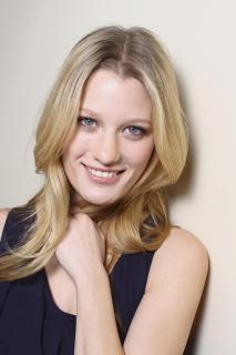 Ashley Hinshaw [1800x2700] [421.53 kb]