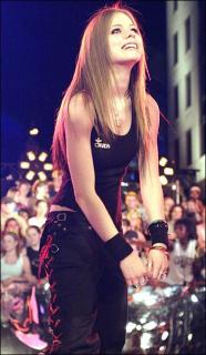 Avril Lavigne [350x600] [40.96 kb]