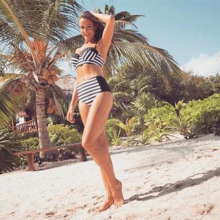 Nina Weis in Bikini [1080x1080] [409.92 kb]
