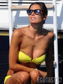 Elisabetta Gregoraci in Bikini [800x1067] [147.02 kb]