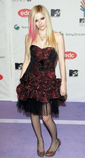 Avril Lavigne [1600x2973] [886.41 kb]