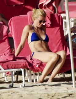 Gwyneth Paltrow in Bikini [1260x1632] [282.11 kb]