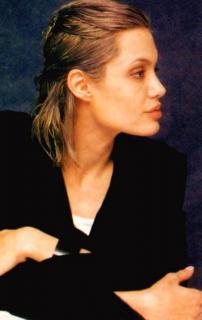 Angelina Jolie [570x900] [48.27 kb]
