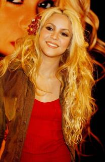 Shakira [1955x3000] [656.66 kb]