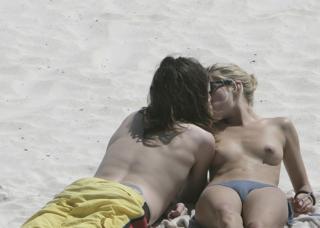 Sienna Miller in Topless [1800x1287] [178.31 kb]