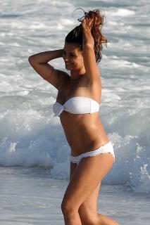 Mónica Cruz in Bikini [1181x1772] [275.69 kb]