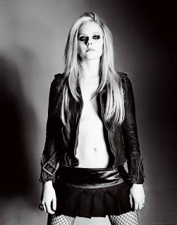 Avril Lavigne [3000x3819] [2750.35 kb]