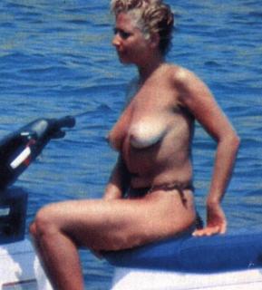 Marta Sánchez dans Topless [545x603] [50.04 kb]