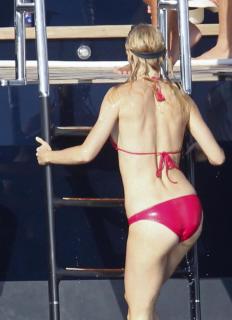 Gwyneth Paltrow dans Bikini [669x920] [59.47 kb]