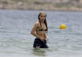 Shakira dans Bikini [3180x2208] [552.83 kb]