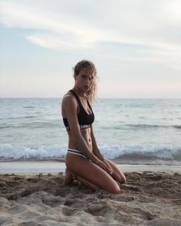 Cristina Marino in Bikini [1080x1350] [159.47 kb]