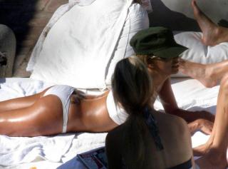 Eva Longoria dans Bikini [1000x743] [97.1 kb]