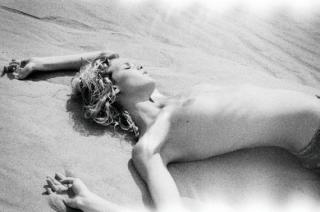 Erin Heatherton in Vogue Nude [850x565] [64.27 kb]