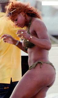 Serena Williams en Bikini [896x1509] [154.04 kb]