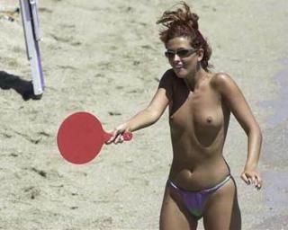 Alessia Merz na Topless [555x444] [33.1 kb]