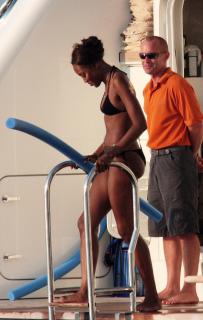 Naomi Campbell na Bikini [1200x1888] [512.39 kb]