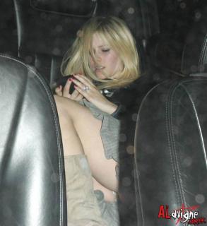 Avril Lavigne [1000x1090] [100.1 kb]