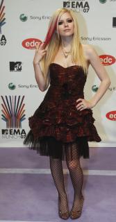 Avril Lavigne [1776x3383] [712.86 kb]