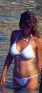 Emma Suárez en Bikini [731x1612] [117.94 kb]