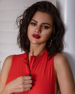 Selena Gomez [1536x1920] [463.28 kb]