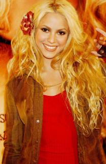 Shakira [1955x3000] [739.37 kb]