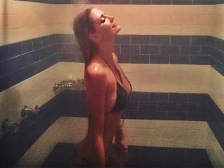 Mischa Barton in Bikini [800x600] [146.26 kb]