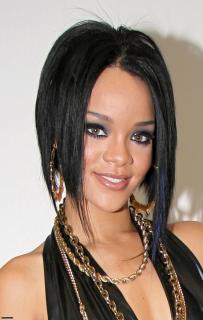 Rihanna [2652x4164] [593.86 kb]