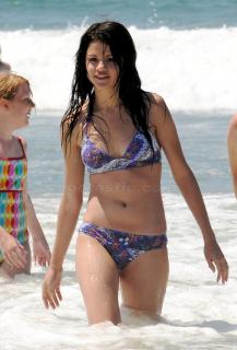 Selena Gomez in Bikini [1201x1764] [215.02 kb]