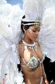 Rihanna [1600x2415] [361.06 kb]