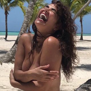Cristina Pedroche in Topless [700x700] [144.4 kb]