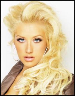 Christina Aguilera in Marie Claire [377x480] [27.16 kb]