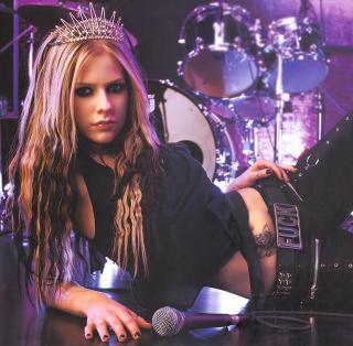 Avril Lavigne [1600x1570] [371.25 kb]