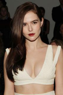 Zoey Deutch [800x1199] [141.68 kb]