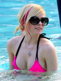 Avril Lavigne [1200x1584] [254.12 kb]