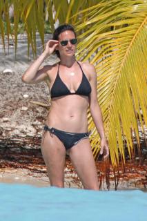 Jennifer Connelly en Bikini [1200x1800] [283.86 kb]
