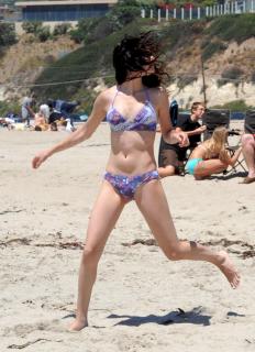 Selena Gomez in Bikini [1168x1608] [238.45 kb]