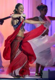 Shakira [963x1400] [130.7 kb]